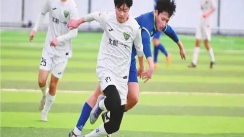 郭涵煜与搭档共赢阿德莱德女子双打赛冠军